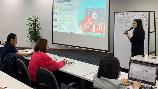 7 Cách Mở Đầu Bài Nói Khiến Khán Giả Không Thể Rời Mắt